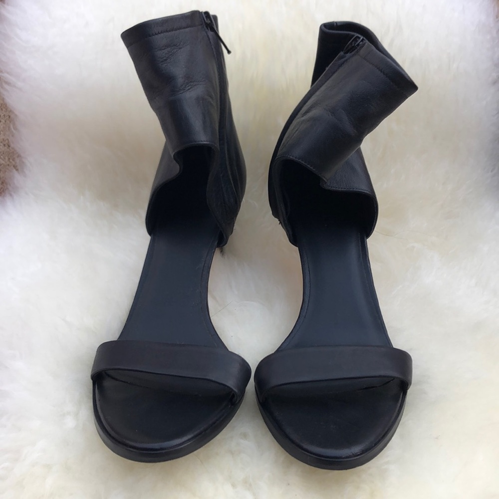 VINCE, toe band pumps with ankle wrap